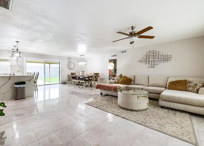 Backyard Oasis! Family-friendly Retreat Ferienhaus *