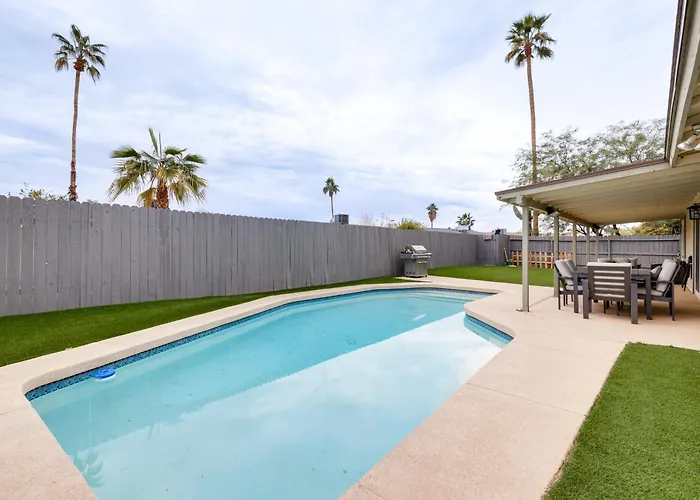 Backyard Oasis! Family-friendly Retreat Ferienhaus Tempe
