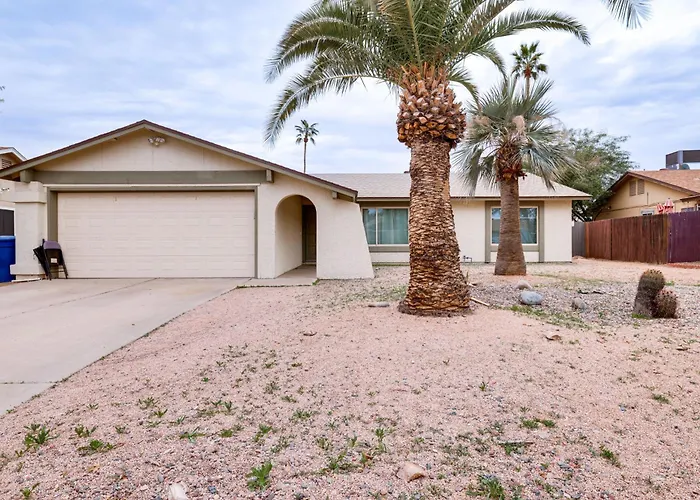 Backyard Oasis! Family-friendly Retreat Ferienhaus *